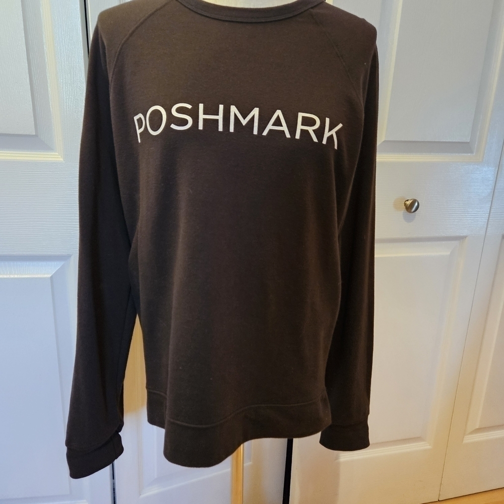 Delta POSHMARK black sweatshirt size L